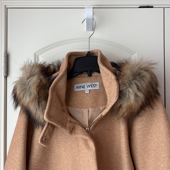 Nine West Tan Coat with Faux Fur Hood Size XXL - Picture 6 of 15